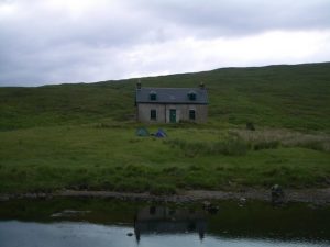 This bothy overlooks Loch Chiarain. The loch lies to the north of the more extensive Blackwater Reservoir. © Keith Wilson, Geograph