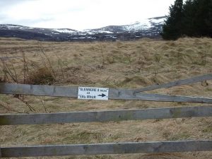 NJ069172: signpost in carpark at Ballintuim. © Colin Cadden, Colin Cadden