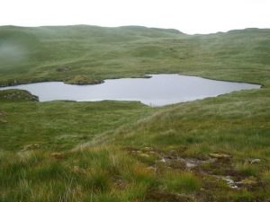 Passing Lochan na h-Earba, © Amon Lhaw, Geograph