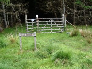 Start of path at northernmost  end, © Amon Lhaw, Geograph