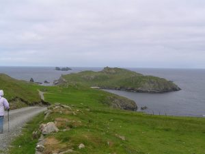 The descent from the hill of Breibister to Fethaland. © Robin Madge, Geograph